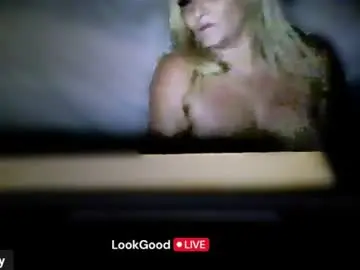 Chaturbate Live Sex Cam of skylarsky