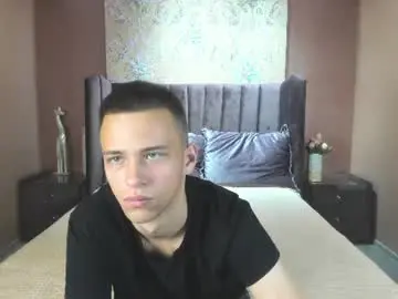Chaturbate Live Sex Cam of lucaskaur