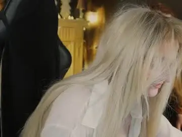 Chaturbate Live Sex Cam of snowflakeskitty