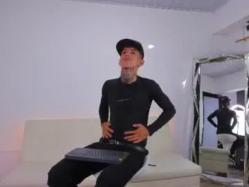 Chaturbate Live Sex of darwin_stark