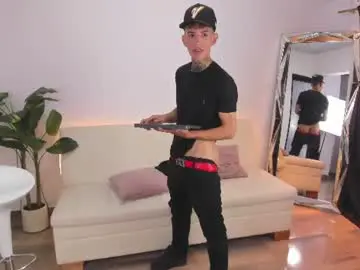 Chaturbate Free Porn Cam of darwin_stark