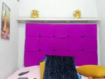 Chaturbate Live Sex Cam of milky_way_18
