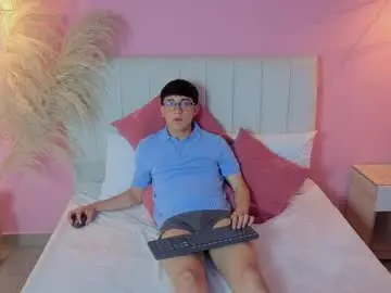 Chaturbate Live Sex Cam of ryan_valentino