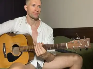Chaturbate Live Sex Cam of marc105100