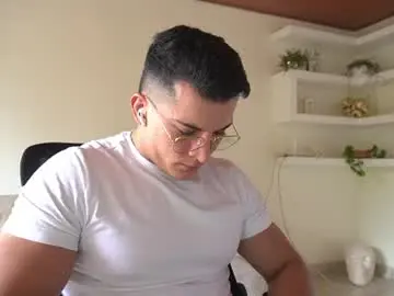 Chaturbate Live Sex Cam of maximohoot