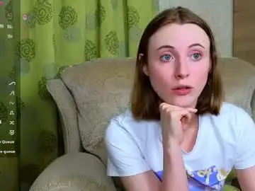 Chaturbate Live Sex Cam of adelina_cowell