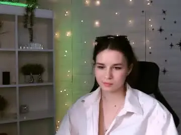 Chaturbate Live Sex Cam of kiara_belle