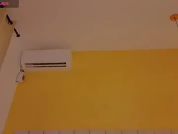 Chaturbate Live Sex Cam of sweetkimmie_