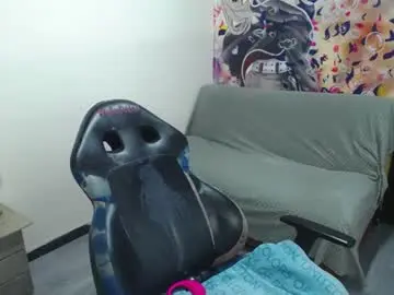 Chaturbate Live Sex Cam of lucia_evans21