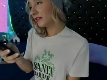 Chaturbate Live Sex Cam of bellaroge