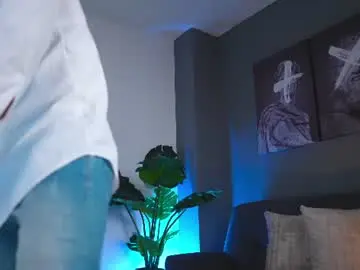 Chaturbate Nude Webcam of kevin_montoya1