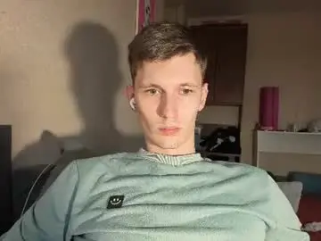 Chaturbate Live Sex Cam of kevin_hornyyy