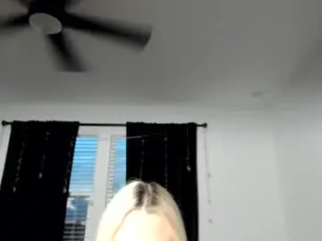 Chaturbate Adult Video Chat of badgirlhalexxx