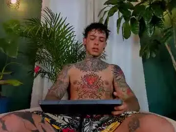 Chaturbate Live Sex Cam of aron_ford