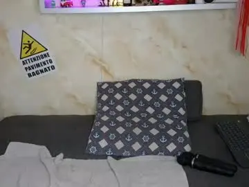 Chaturbate Live Sex Cam of lu_isa3