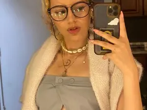 Myfreecams Watch Live Sex Cams of Sophiee_Turner
