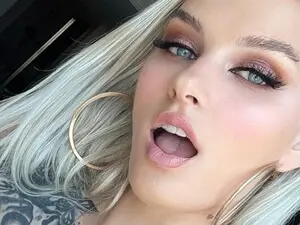 Myfreecams Nude Webcam of BonnieBazz