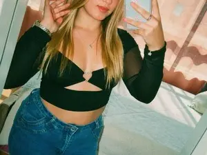 Myfreecams Nude Webcam of Ema_tayy