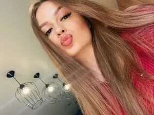 Myfreecams Live Sex Cam of Chloe_Shine