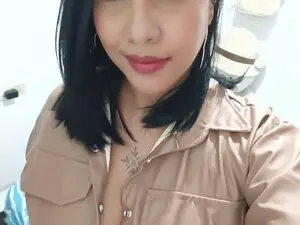 Myfreecams Free Live Porn of QueenSquirt19