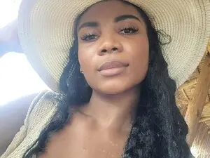 Myfreecams Watch Live Sex Cams of Miss_Benz