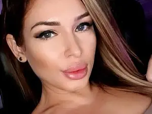 Myfreecams Free Porn Cam of DebraLeah