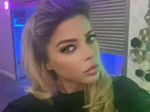 Myfreecams Sex Cam of SarahLyne