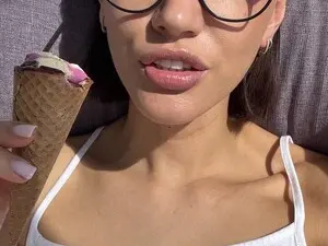 Myfreecams Private Sex Chat of HotDoll19