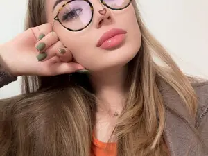 Myfreecams Adult Webcams of Adeline_D