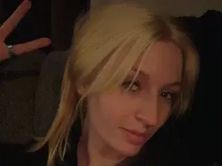 Streamate Live Sex Cam of LunethMirelda