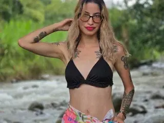 Streamate Live Sex Cam of merrymendezz