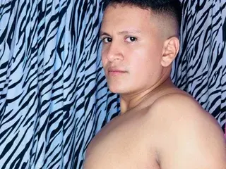 Streamate Watch Live Sex Cams of Joseph_bigcock
