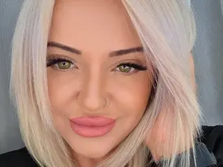 Streamate Adult Webcam of BustyEmaXX