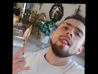Streamate Watch Live Sex Cams of aronm_live