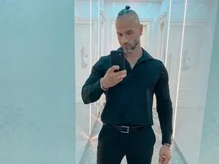 Streamate Live Porn of MarisMuscle