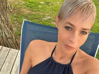 Streamate Sex Cam of thesexymilf22