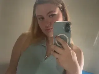 Streamate Best live sex cam show of Avety_doll