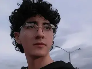 Streamate Watch Live Sex Cams of ElliotNoir