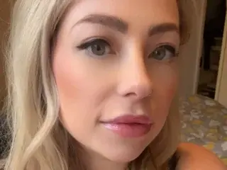Streamate Live Sex Cam of FrankiiRayeXXXX