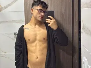 Streamate Live Sex Cam of alexxxx_dicker