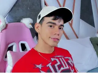 Streamate Nude Webcam of alejo_karte18