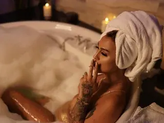 Streamate Live Sex Cam of Nicol2Naya
