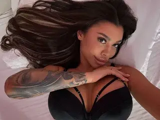 Streamate Nude Webcam of Naty_Desiree