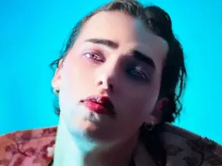Streamate Nude Webcam of Fuchsia_white