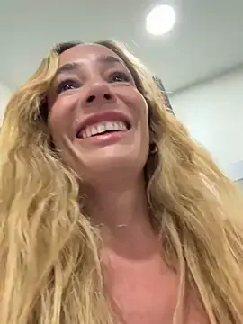 Stripchat Free Live Porn of SweetAlegra_