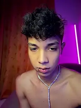 Stripchat Free Porn Cam of RoughDiamond_