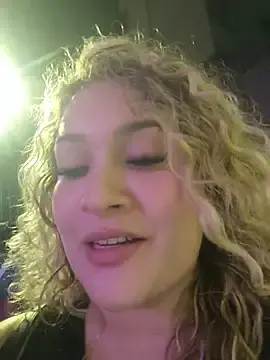 Stripchat Sex Cam of Sara_smiiith211