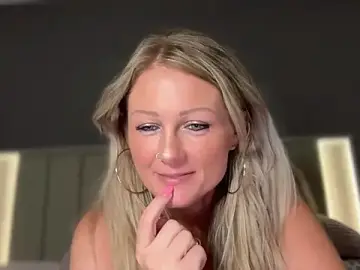 Stripchat Best Webcam of BlondeMilf82