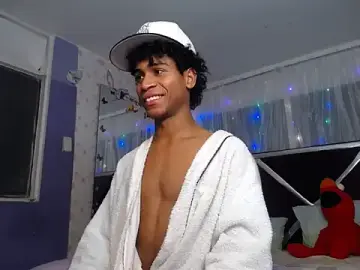 Stripchat Free Live Porn of Santy_bigcock_01