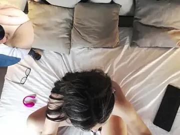 Stripchat Sex Cam of IsabellaCooper_